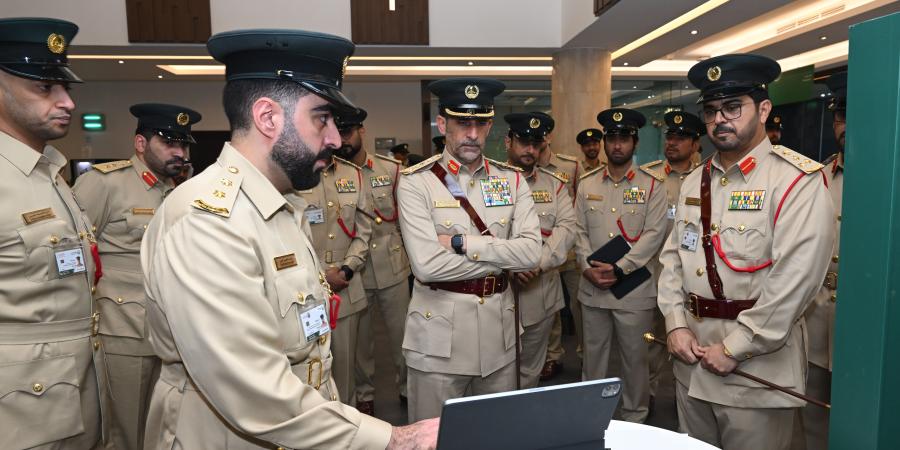 قائد عام شرطة دبي يتفقد الإدارة العامة للتدريب - نبأ العرب