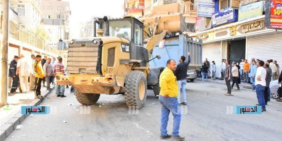 حملة مكبرة لرفع الإشغالات والتعديات على حرم الطريق بمدينة أسيوط - نبأ العرب