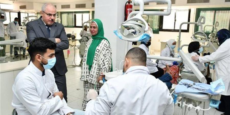 رئيس جامعة قناة السويس يتفقد مستشفى طب وجراحة الفم والأسنان - نبأ العرب