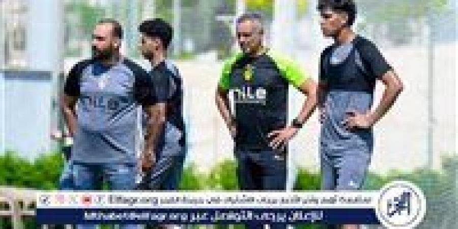 جلسة تجمع جوميز بجهازه المعاون على هامش مران الزمالك - نبأ العرب