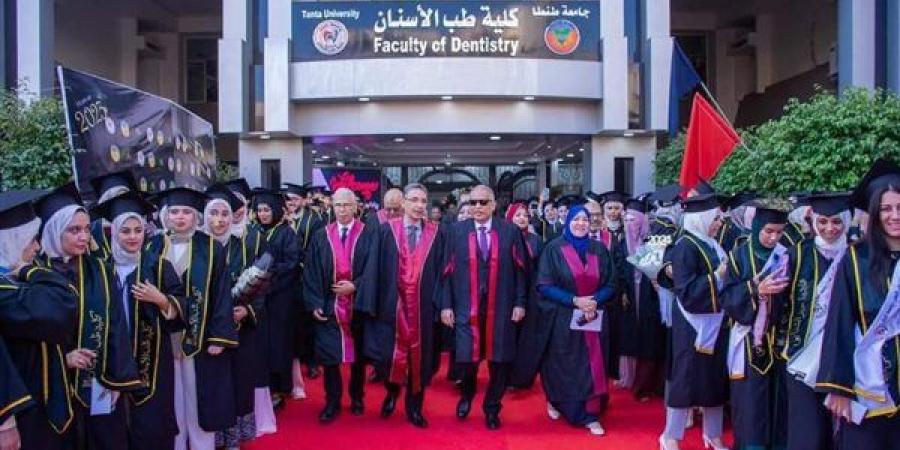 رئيس جامعة طنطا يشهد حفل تخرج الدفعة 46 وخريجي البرنامج الدولي بـ"أسنان طنطا" - نبأ العرب